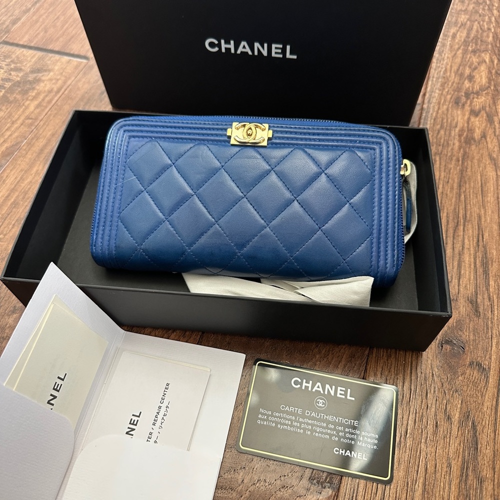 CHANEL Zip Wallet. EUC